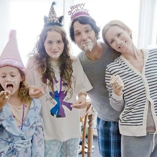 Iris Apatow, Maude Apatow, Paul Rudd and Leslie Mann in Universal Pictures' This Is 40 (2012). Photo credit by Suzanne Hanover.
