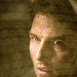 Tom Cruise as Ray Ferrier in Paramount Pictures' War of the World (2005)