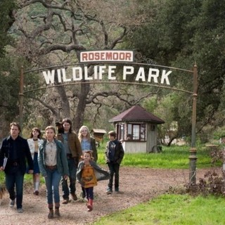 Matt Damon, Scarlett Johansson and Maggie Elizabeth Jones in 20th Century Fox's We Bought a Zoo (2011)