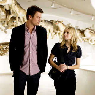 Josh Duhamel stars as Nick Beamon and Kristen Bell stars as Beth Harper in Walt Disney Pictures' When in Rome (2010). Photo credit by Myles Aronowitz.