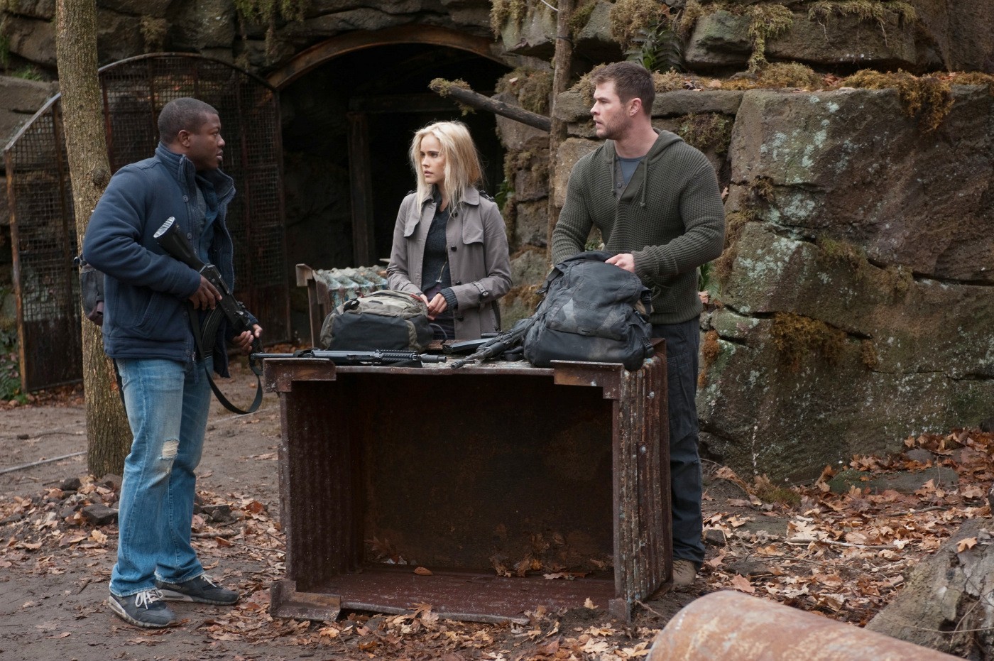 Edwin Hodge, Isabel Lucas and Chris Hemsworth in FilmDistrict's Red Dawn (2012)