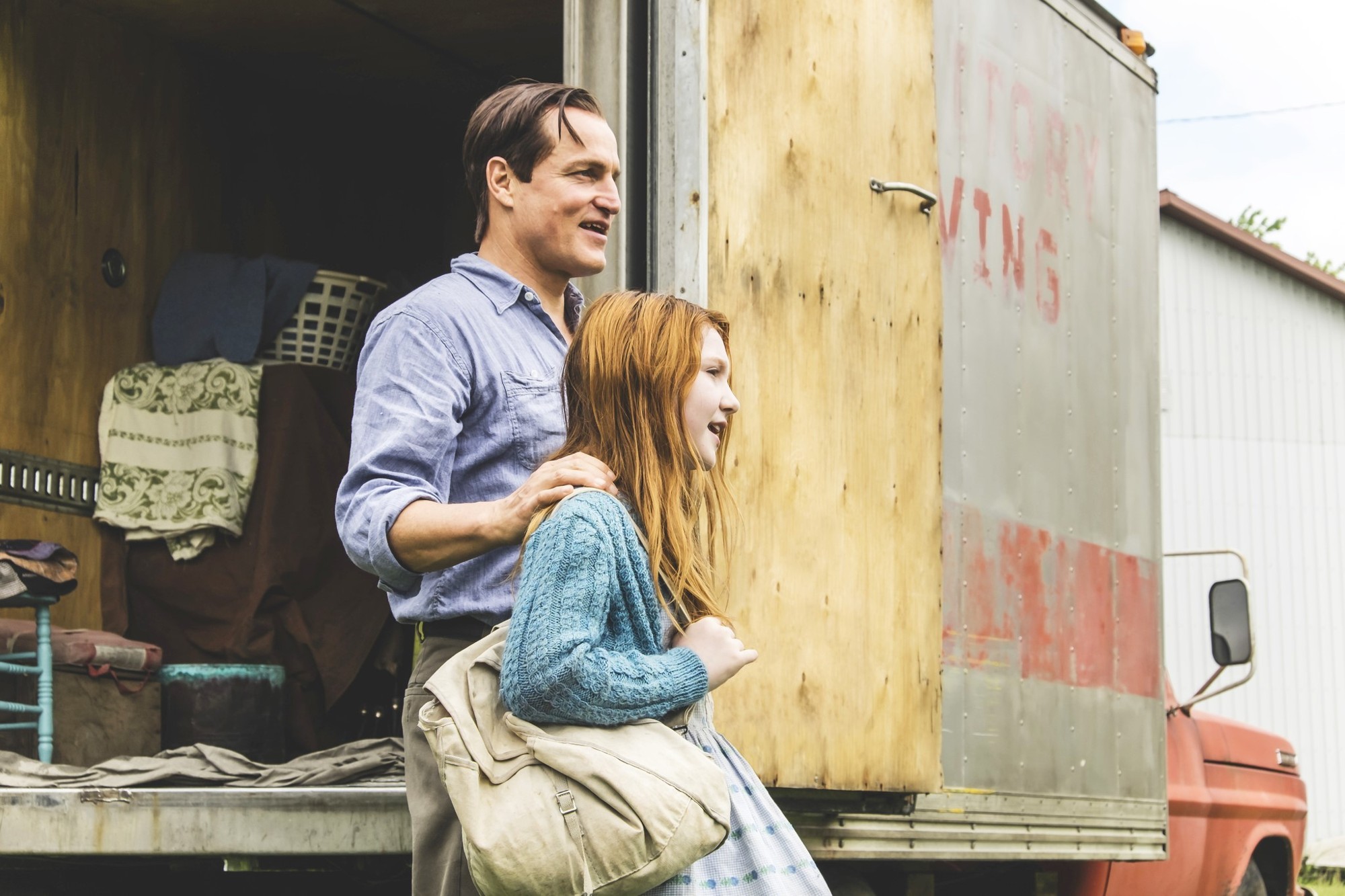 Woody Harrelson stars as Rex Walls and Ella Anderson stars as Jeanette Walls in Lionsgate Films' The Glass Castle (2017)