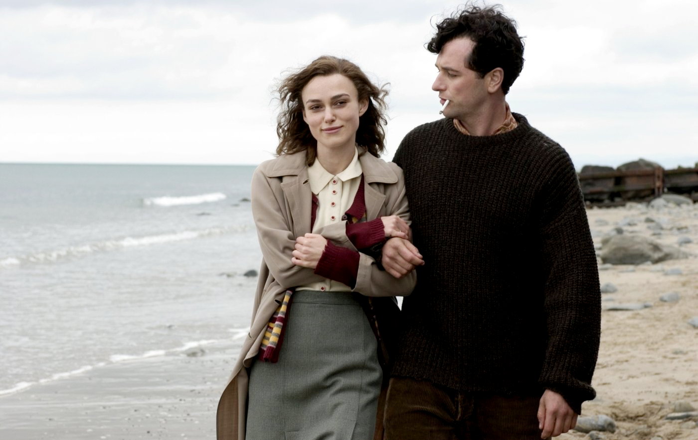 Keira Knightley stars as Vera Phillips and Matthew Rhys stars as Dylan Thomas in Lionsgate Films' The Edge of Love (2009)
