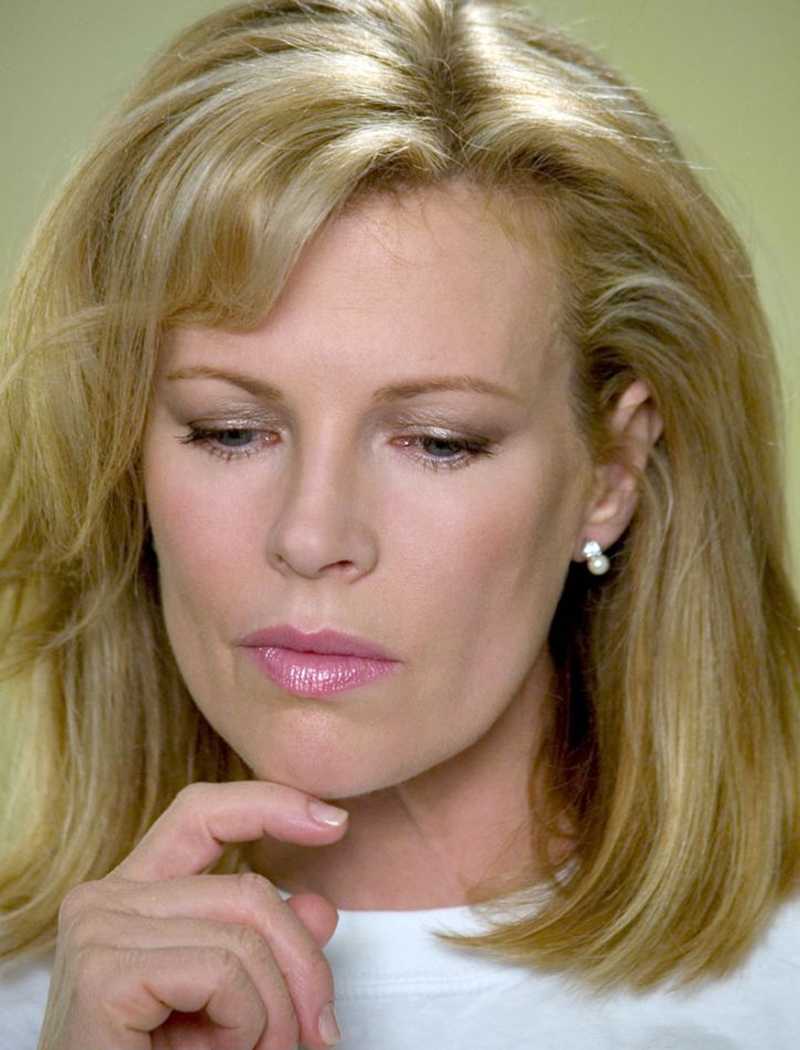 Kim Basinger as 1st Lady Sarah Ballentine in The 20th Century Fox's The Sentinel (2006)