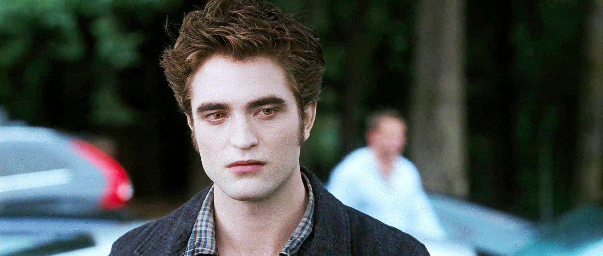 Robert Pattinson Hates 'Twilight' Contact Lenses