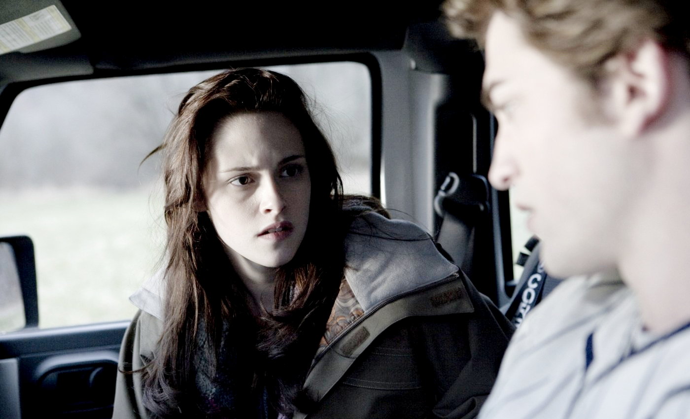 Kristen Stewart stars as Bella Swan and Robert Pattinson stars as Edward Cullen in Summit Entertainment's Twilight (2008)