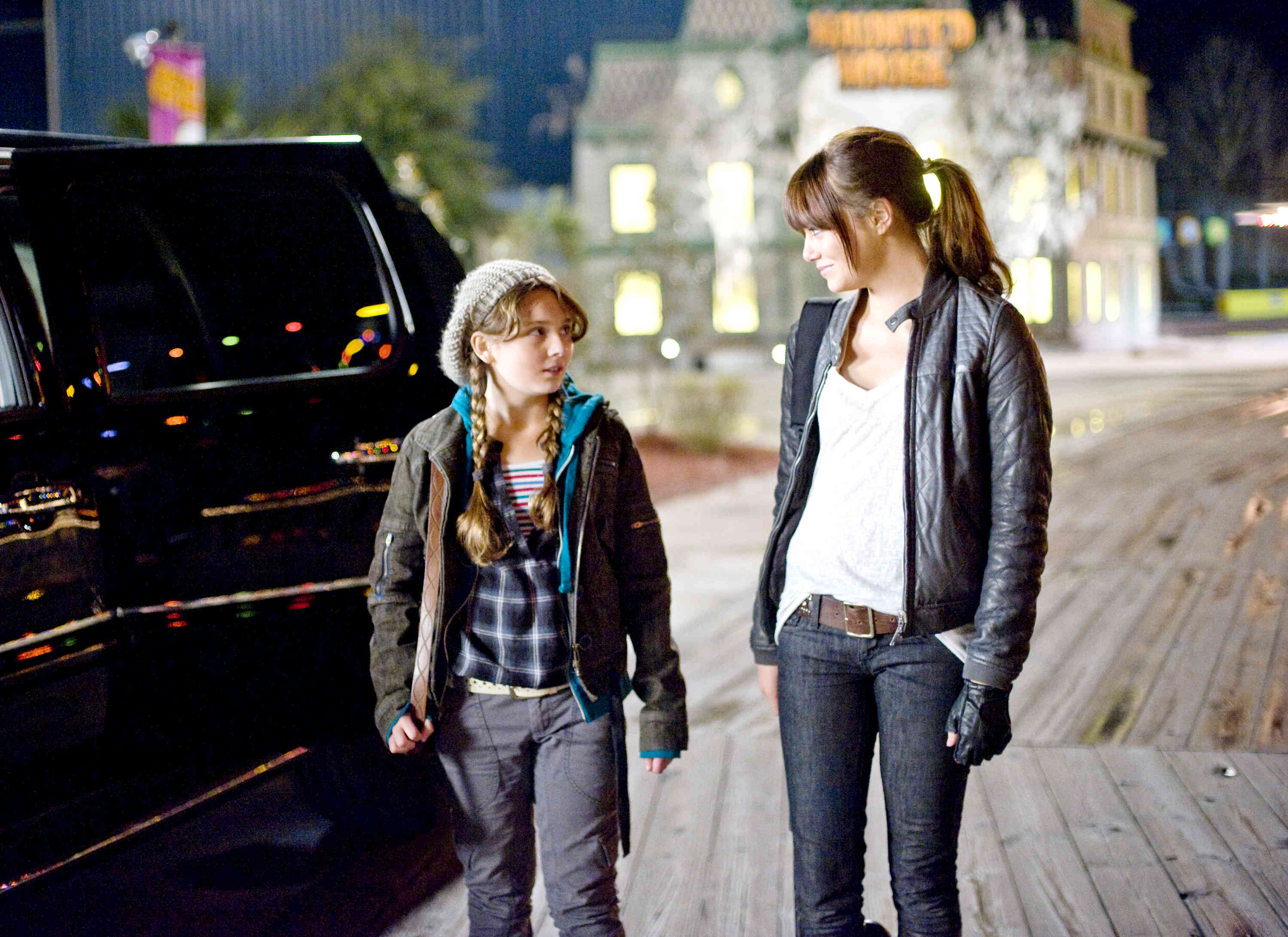 Abigail Breslin stars as Abigail Breslin and Emma Stone stars as Wichita in Columbia Pictures' Zombieland (2009)