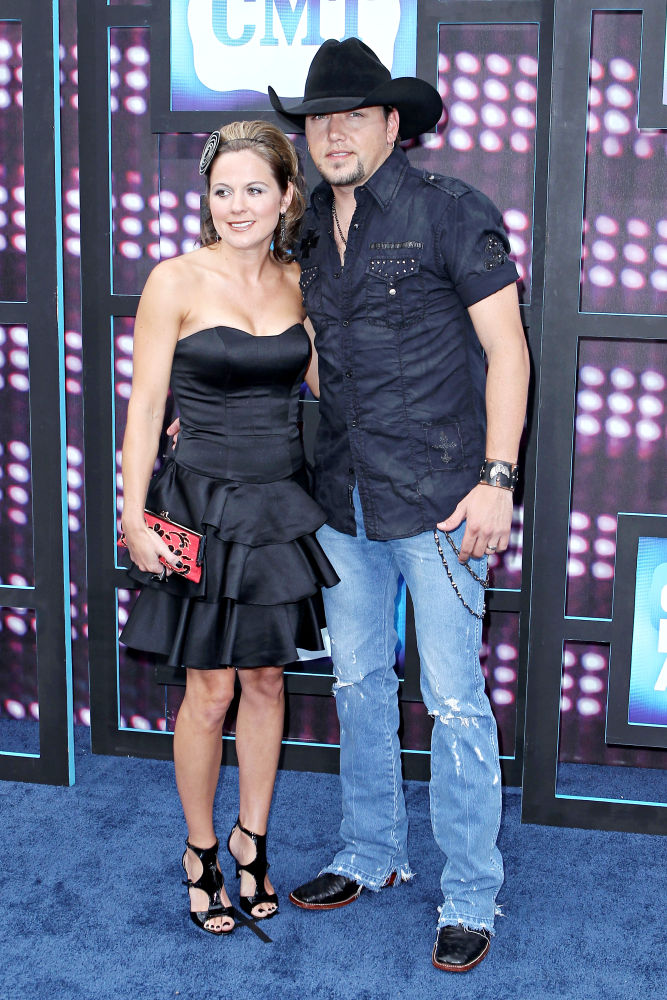 Jason Aldean Picture 10 - 2010 Cmt Music Awards Blue Carpet Arrivals