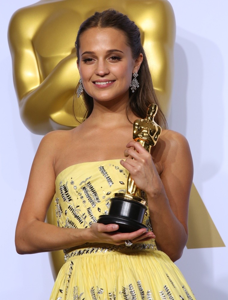 Alicia Vikander lara croft diet