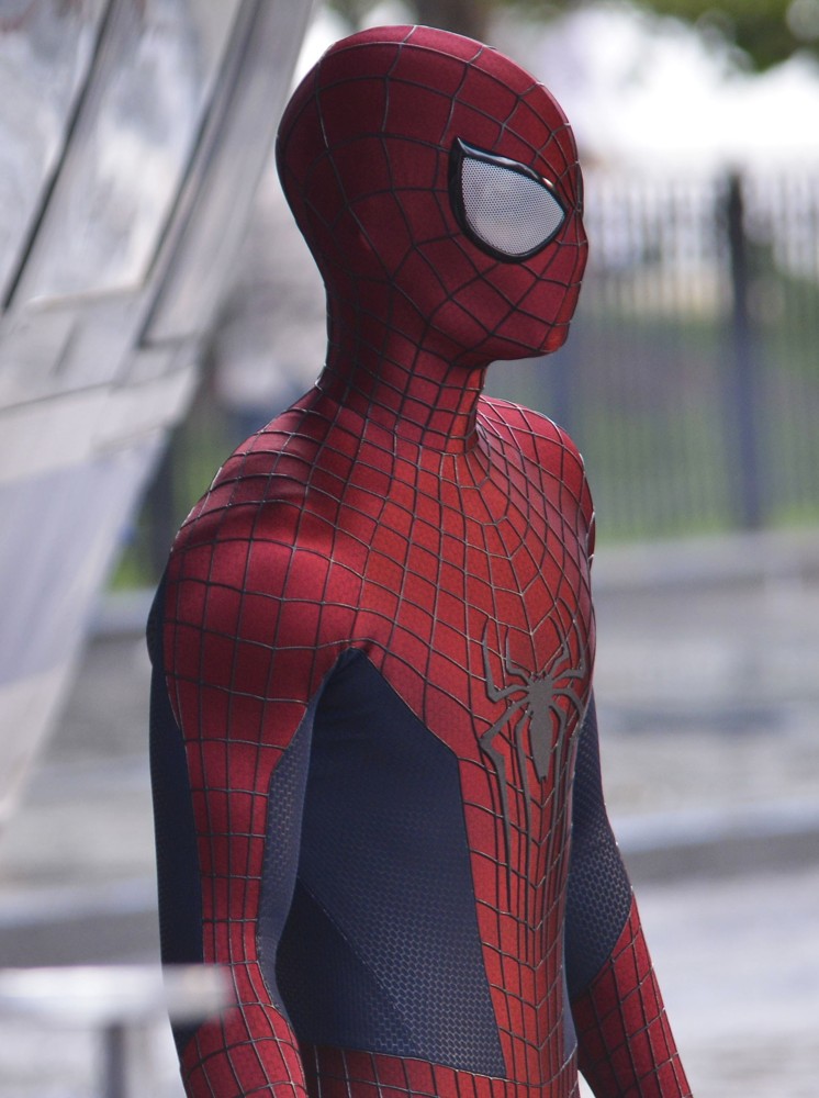 Andrew Garfield Gets Into Character As He Films Scenes For The Amazing 