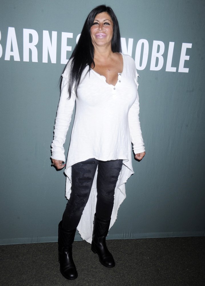 Angela Raiola Picture 2 - The Mob Wives at Barnes and Noble Tribeca