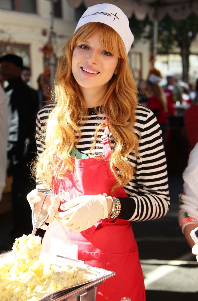 Bella Thorne Picture 213 The La Mission S Annual Thanksgiving For The Homeless