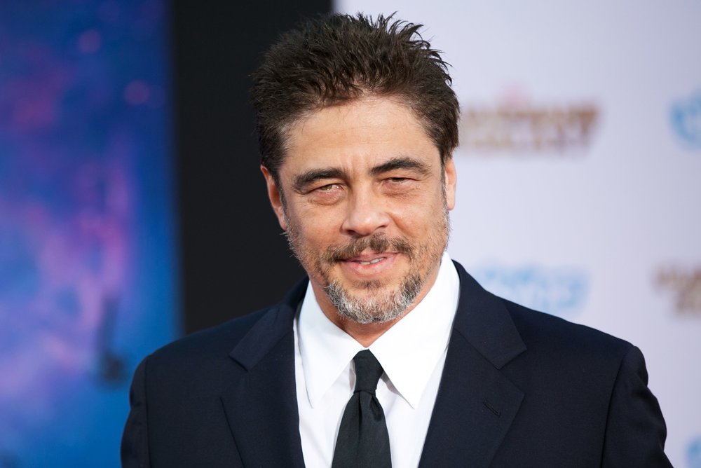 http://www.aceshowbiz.com/images/wennpic/benicio-del-toro-premiere-guardians-of-the-galaxy-04.jpg