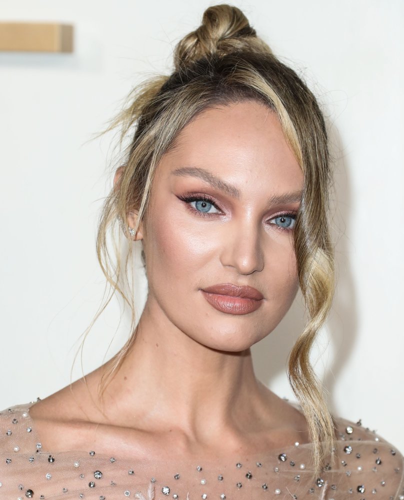 Candice Swanepoel Pictures with High Quality Photos