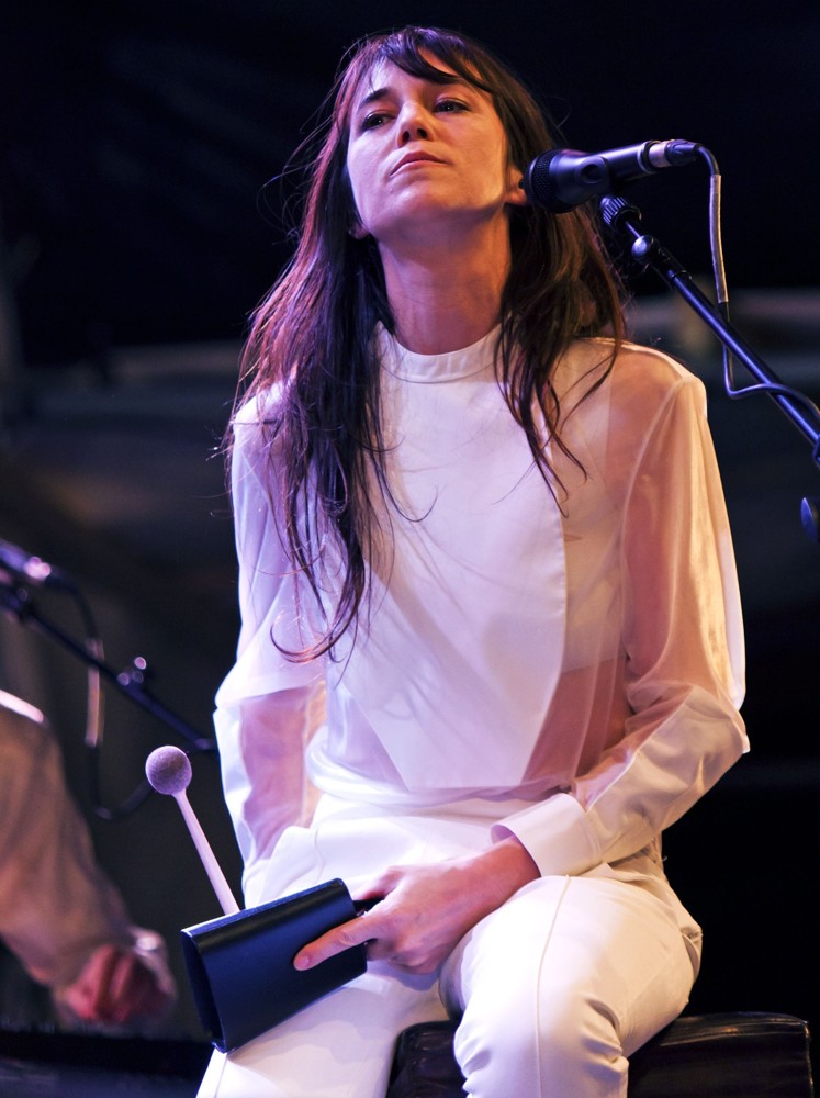 Charlotte Gainsbourg Picture 22 - Charlotte Gainsbourg Performing Live ...