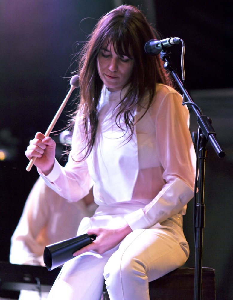 Charlotte Gainsbourg Picture 19 - Charlotte Gainsbourg Performing Live ...