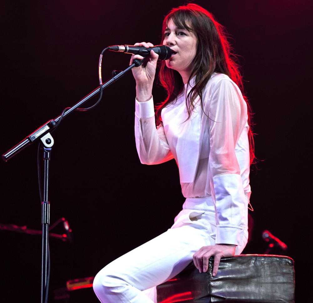 Charlotte Gainsbourg Picture 24 - Charlotte Gainsbourg Performing Live ...