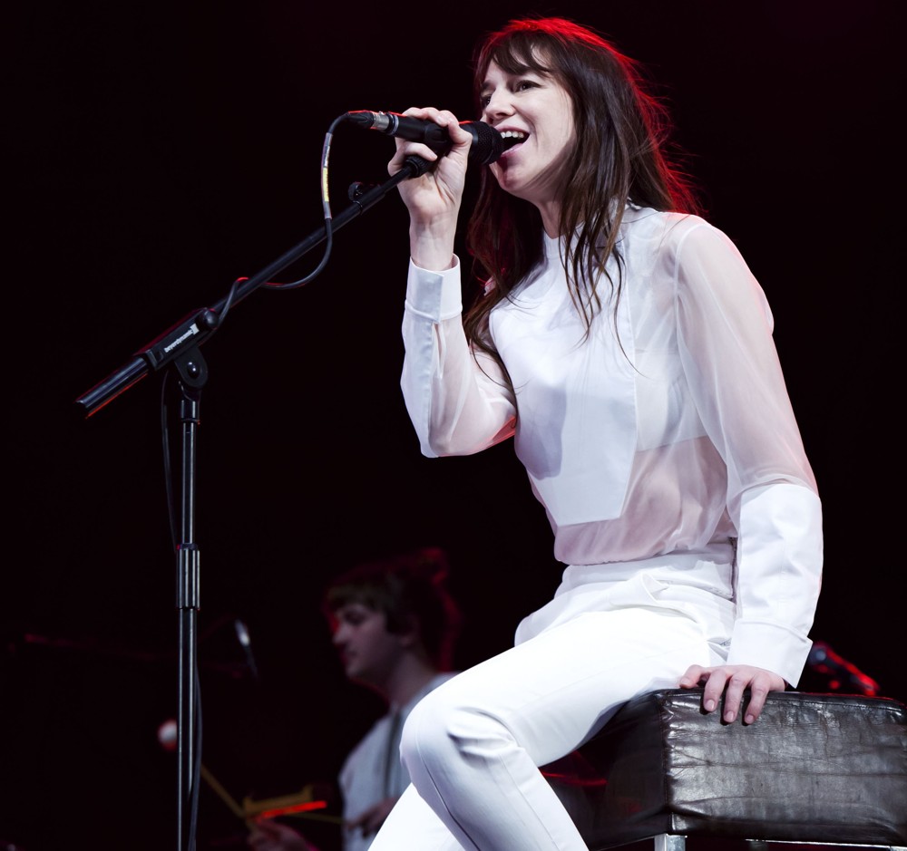 Charlotte Gainsbourg Picture 22 - Charlotte Gainsbourg Performing Live ...