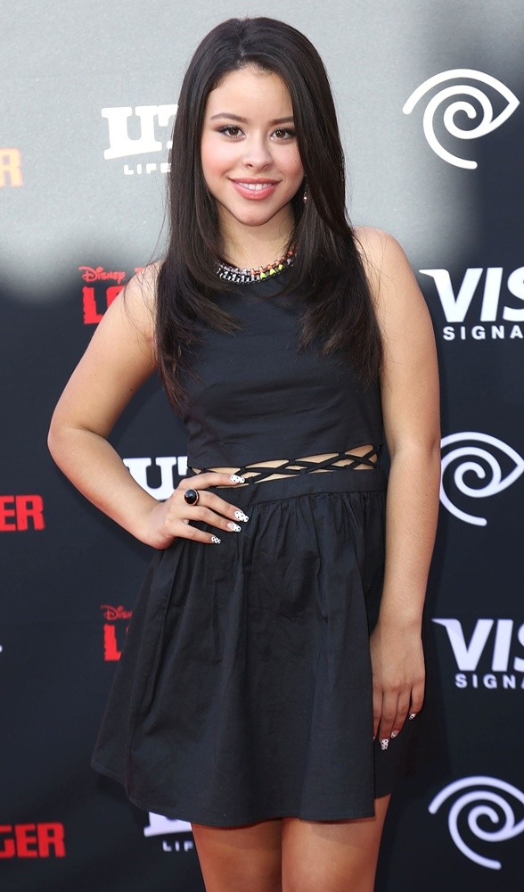 Cierra Ramirez Picture 2 - The Change-Up Los Angeles Premiere