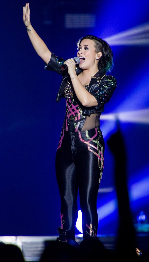 demi lovato Picture 602 - Demi Lovato Performs Live in Concert