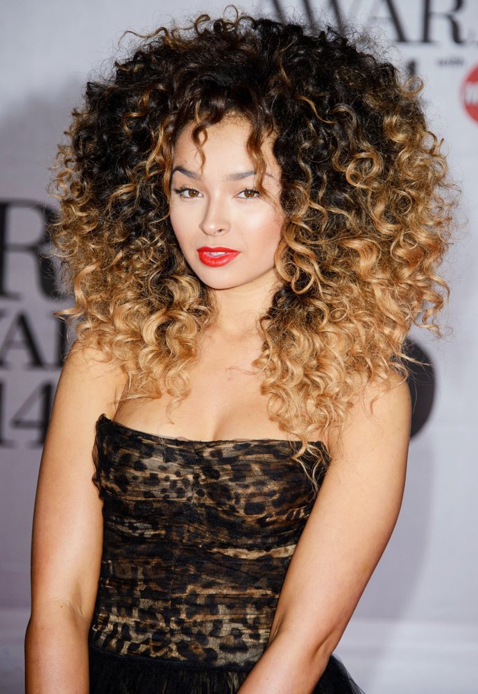 ella eyre Picture 5 - The Brit Awards 2014 - Arrivals