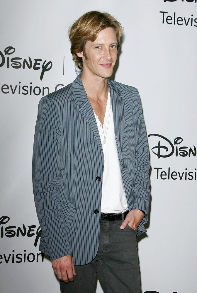 Next photo of Gabriel Mann