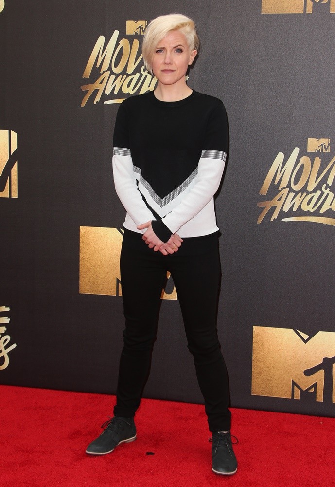 Hannah Hart Picture 1 Logo TV S 2014 NewNowNext Awards Arrivals   Hannah Hart 2016 Mtv Movie Awards 02 