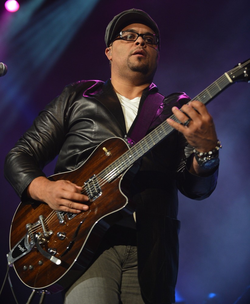 ISRAEL HOUGHTON Tour Dates 2016 - 2017 - concert images & videos ...