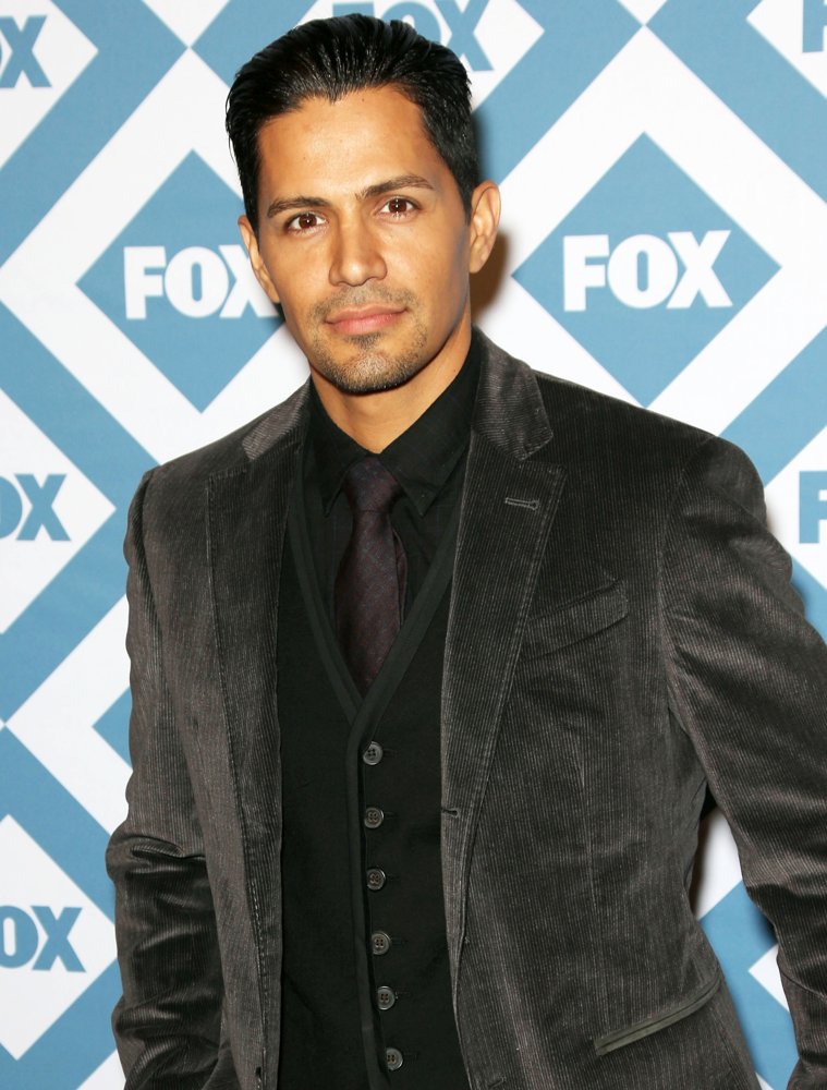 Jay Hernandez Picture 6 - 