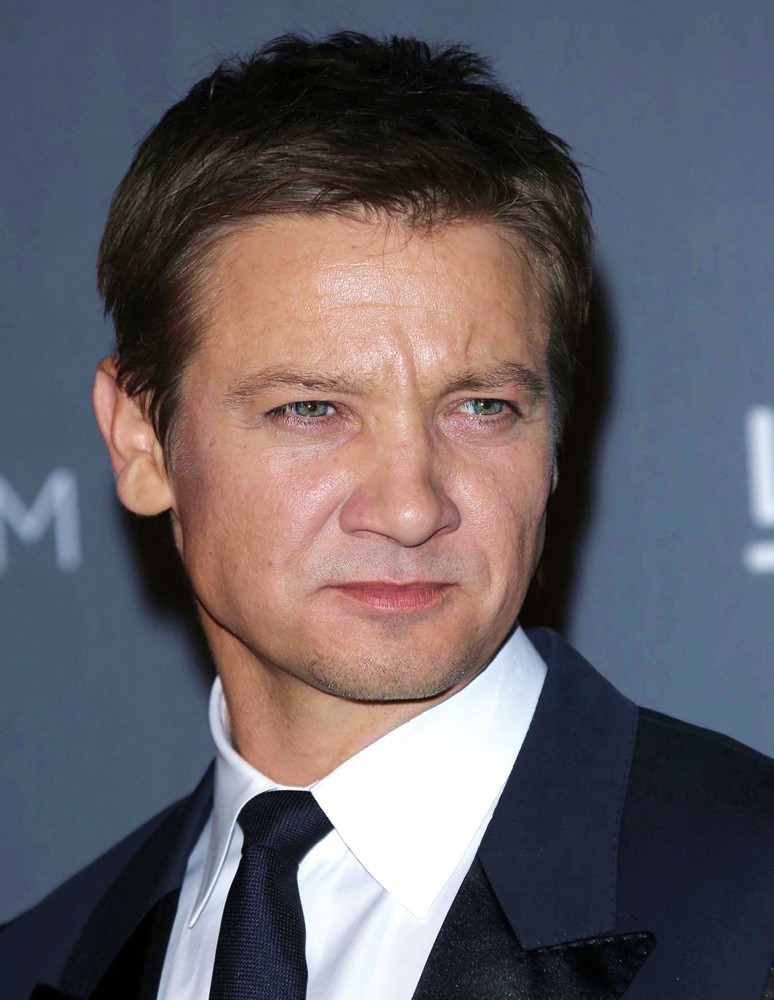 Jeremy Renner Picture 119 - Promoting The Bourne Legacy at A Photocall