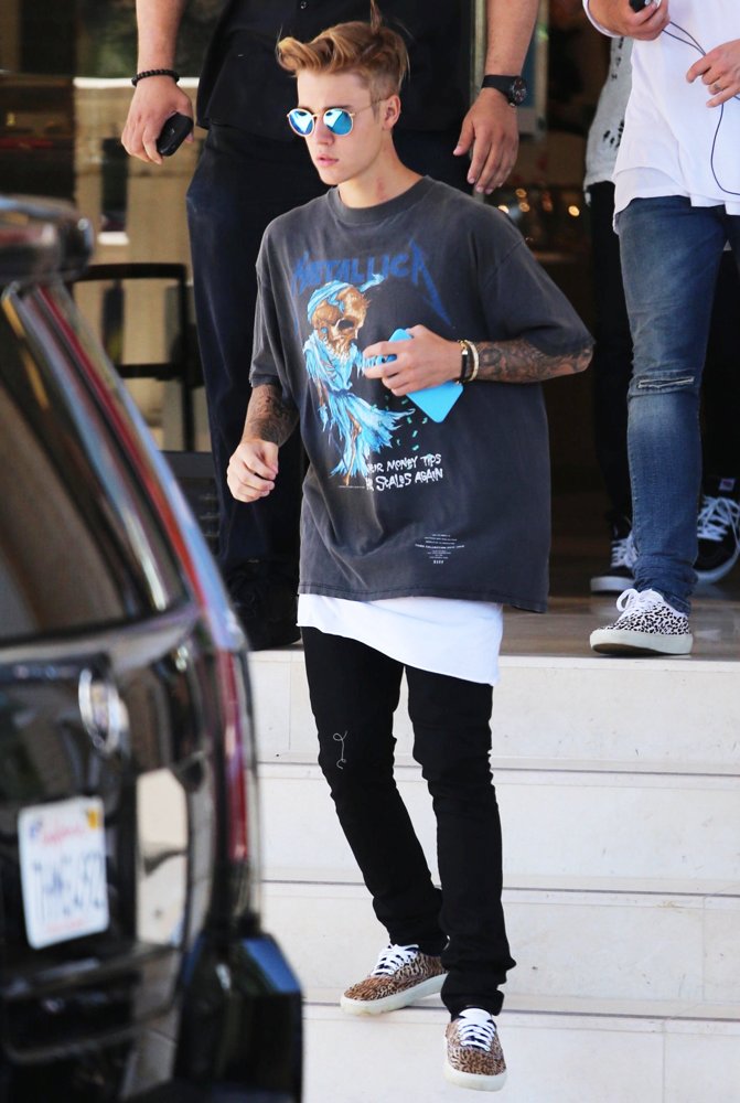 Justin Bieber Picture 1615 - Justin Bieber Leaves Barneys New York