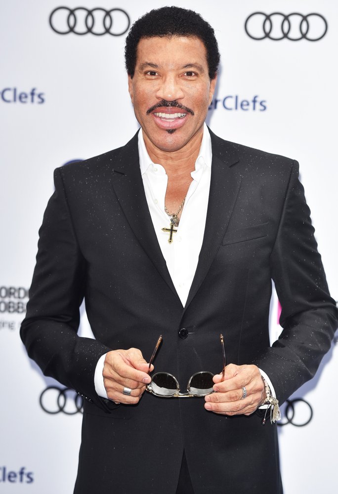 Lionel Richie Picture 79 - 2016 Fragrance Foundation Awards - Arrivals