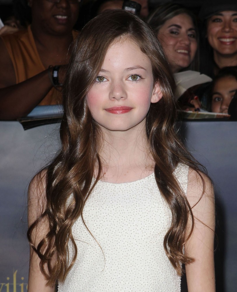 Mackenzie Foy Picture 4 - The Premiere of The Twilight Saga's Breaking ...