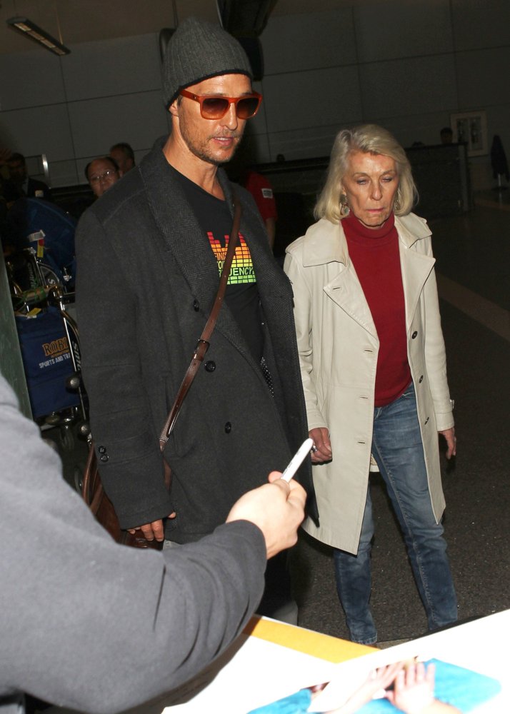 Mary Kathleen McCabe Picture 6 - Matthew McConaughey Arriving at LAX