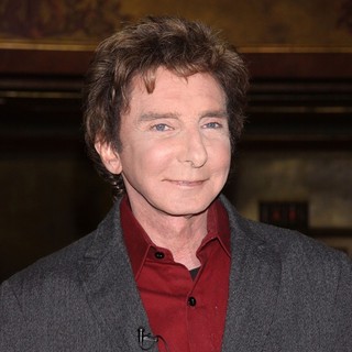 Barry Manilow to Spend Six Weeks Recovering From Hip Muscle Repair