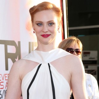 Deborah Ann Woll Pictures with High Quality Photos