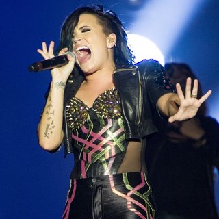 Demi Lovato Picture 606 - Demi Lovato Performs Live in Concert
