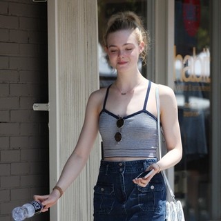 Elle Fanning Picture 75 - On The Set of Three Generations