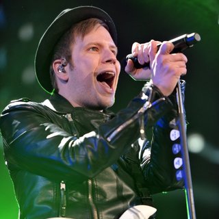 Fall Out Boy's Vocalist Patrick Stump Marries Longtime Girlfriend ...