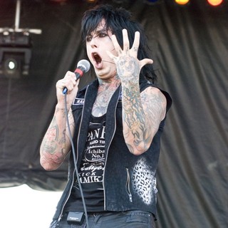 Falling in Reverse Picture 21 - Falling in Reverse Perform at Rock on ...