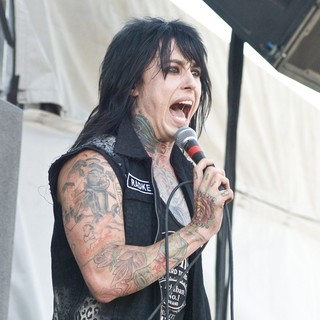 falling in reverse Picture 22 - Falling in Reverse Perform at Rock on ...