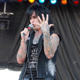 Falling in Reverse Picture 21 - Falling in Reverse Perform at Rock on ...