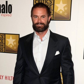 Next photo of Garret Dillahunt