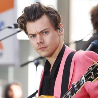 Harry Styles Pictures with High Quality Photos