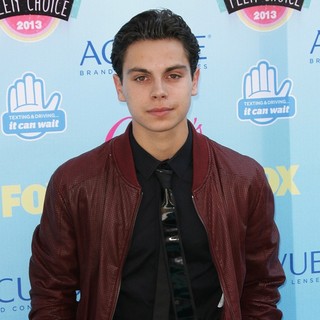 jake t. austin Picture 34 - 2013 MTV Movie Awards - Arrivals