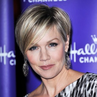 Jennie Garth Pictures with High Quality Photos