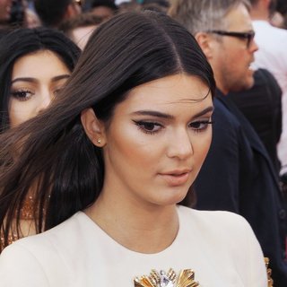 Kendall and Kylie Jenner Hit the 2014 MuchMusic Video Awards Red Carpet