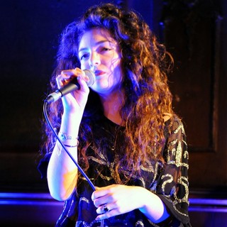 Lorde Picture 13 - Lorde Performing Live at A Showcase