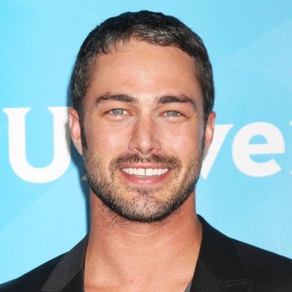 Taylor Kinney Pictures with High Quality Photos