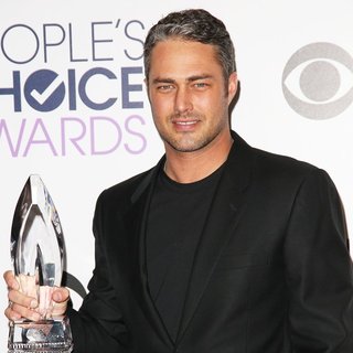 Taylor Kinney Pictures with High Quality Photos